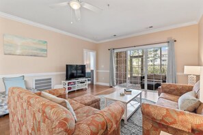 Living area - Family Oasis: Charming 3-BR Myrtle Beach Condo - Adventure, Sun & Golf Fun! (Myrtle Beach)