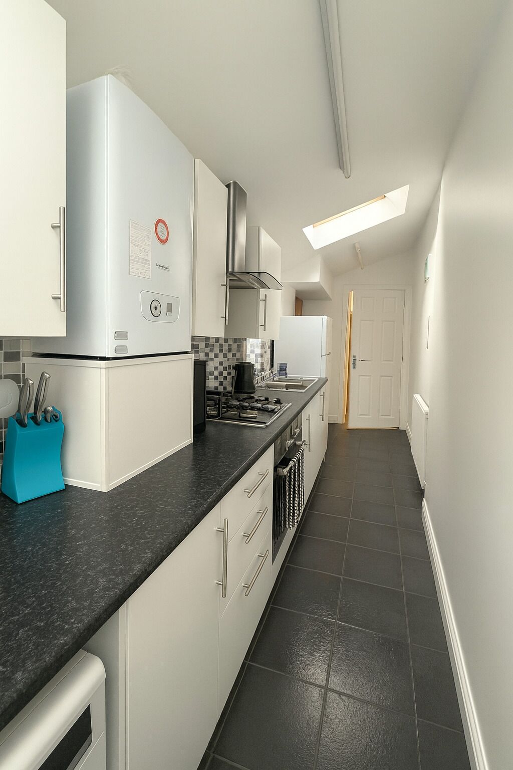 Køleskab, mikrobølgeovn, ovn, kogeplade