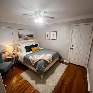 Internet, bed sheets - Peaceful Room in Bungalow with AC in vibrant Detroit (Detroit)