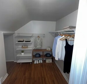 Interior - Peaceful Room in Bungalow with AC in vibrant Detroit (Detroit)