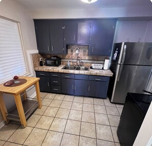 Microwave, oven, stovetop - Peaceful Room in Bungalow with AC in vibrant Detroit (Detroit)