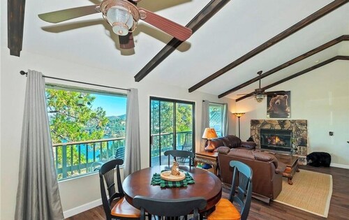 Cozy Bear Cabin  Adorable Crestline Relaxing Getaway