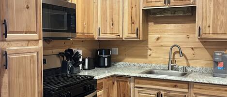 Microondas, horno y placa de cocina