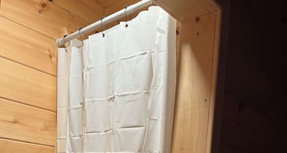 Quaint 1-bedroom cabin with AC and heat in charming Brushton unit #6