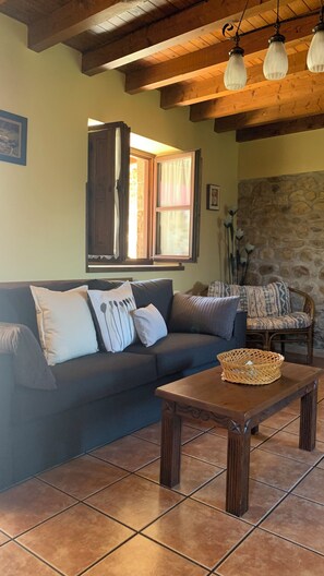 Appartement Familial, 2 chambres, patio, vue montagne (Apartamentos La Quintana de Romillo) | Coin séjour