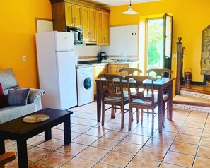Family Apartment, 1 Bedroom, Patio, Mountain View (Apartamentos La Quintana de Romillo) | Private kitchen | Fridge, microwave, stovetop, toaster