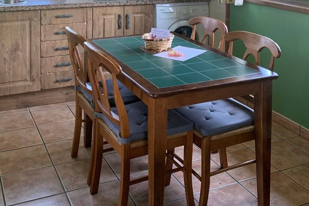 Appartement familial, 2 chambres, patio, vue sur la montagne (Apartamentos La Quintana de Romillo) | Cuisine privée | Réfrigérateur, four à micro-ondes, surface de cuisson, grille-pain