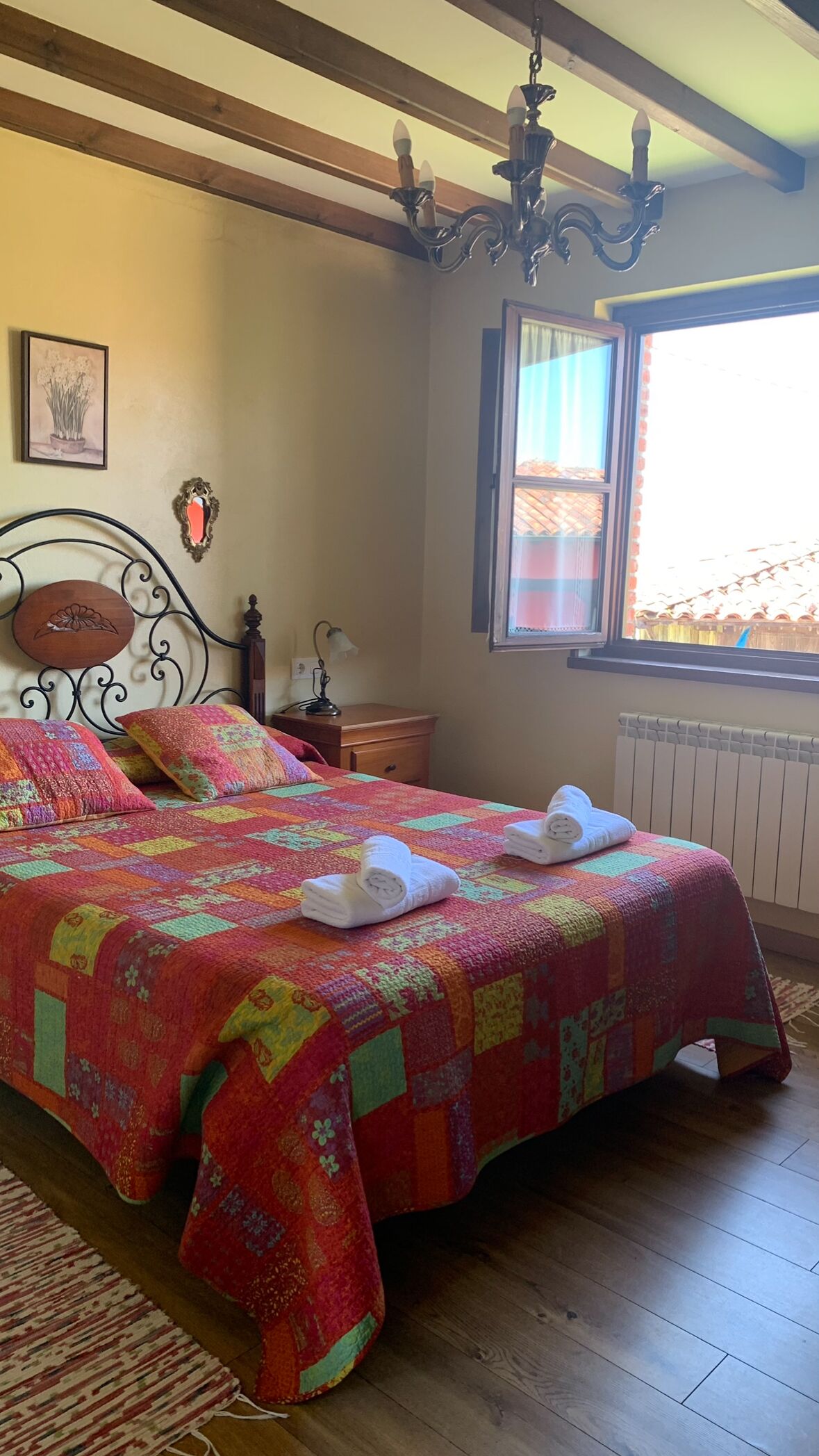 Apartamentos La Quintana de Romillo | Individually decorated, individually furnished, laptop workspace