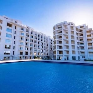 Habitación, 1 habitación, accesible para personas con discapacidad, fumadores | Piscina | Una piscina cubierta