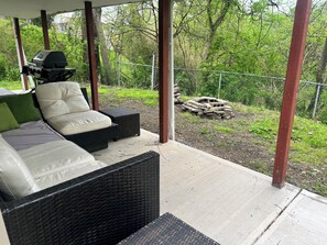 Terrace/patio - Entire Home Near Downtown, Less than 10 min Drive (Pittsburgh)