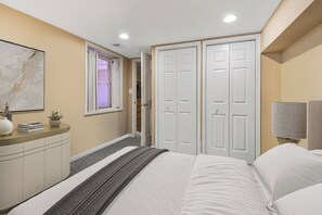 5 bedrooms, iron/ironing board, WiFi, bed sheets - 5-BR Georgetown Gem: Private Oasis 2 Blocks from University (Washington)