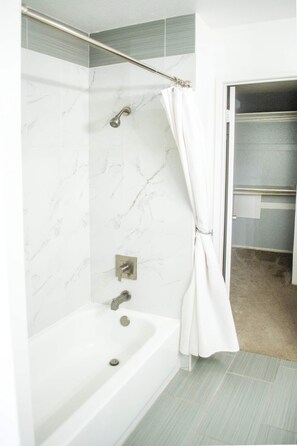 Shower - 'The Painted Lady' Cathedral Springs 2-2 Condo (Cathedral City)
