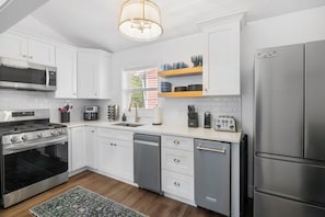 Microwave, oven, stovetop, dishwasher - Newly Remodeled Freestanding Luxury Hillside Retreat (George Town)