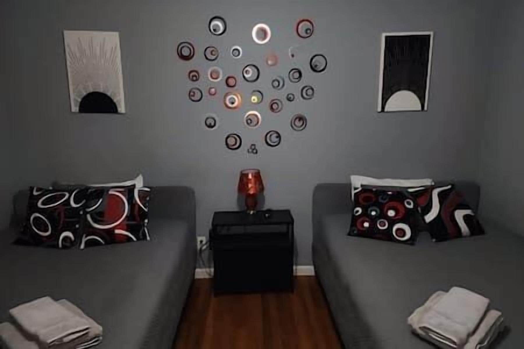 1 soverom, skrivebord, strykejern/-brett og wi-fi (inkludert)