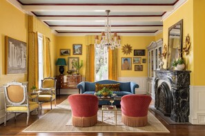 Living area - The Marlene Inn (Houston)