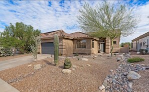 Exterior - NEW! Oro Valley Home w/Mountain Views, Desert Serenity, Privacy, Pool & More (Oro Valley)