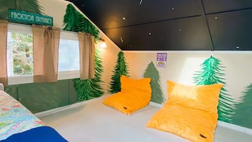 3 bedrooms, desk, iron/ironing board, travel cot