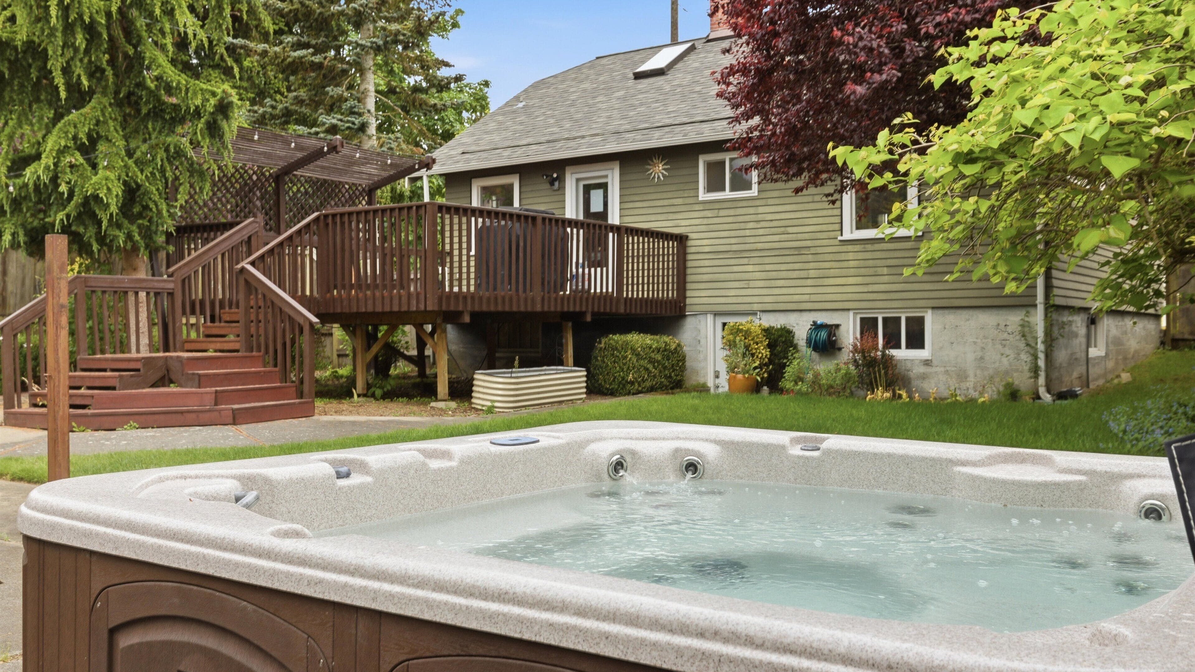 Kick back and relax in the 6-person hot tub