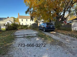 Property grounds - single family home, easy access, safe area (South Bend)
