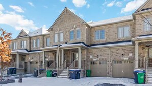 Exterior - Serenity Home in Brampton (Brampton)