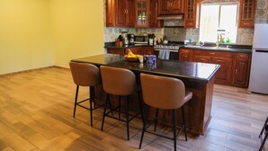 Private kitchen - Casa Naranja - Casa de 5 Cuartos 6 baños de Lujo y Confort (Ciudad Fernández)