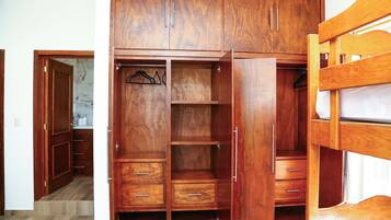 5 camere, ferro/asse da stiro, Wi-Fi, lenzuola