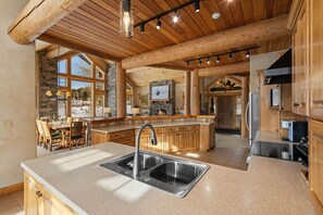 Fridge, microwave, oven, stovetop - Big Sky Mountain Retreat with Perfect Views (Big Sky)