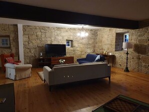 TV, table football - Manor House through the Valleys (Viseu)