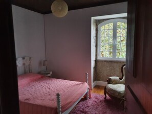 5 bedrooms, free WiFi, bed sheets - Manor House through the Valleys (Viseu)