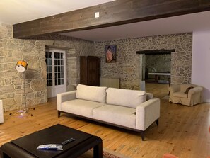 TV, table football - Manor House through the Valleys (Viseu)
