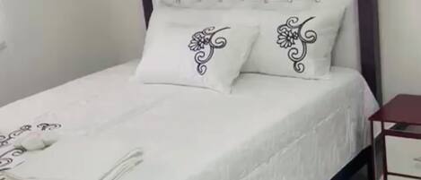 2 soverom, strykejern/-brett, wi-fi og sengetøy