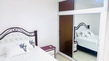 2 slaapkamers, een strijkplank/strijkijzer, wifi, beddengoed