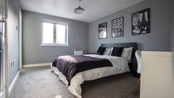 2 bedrooms, iron/ironing board, free WiFi, bed sheets