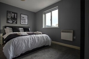 2 多间卧室、熨斗/熨衣板、免费 WiFi、床单