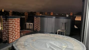 Apartment, 1 Bedroom, Smoking, Balcony | Outdoor spa tub