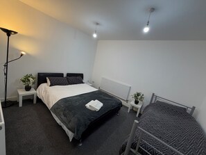 Apartment, 1 Bedroom, Smoking, Balcony | 2 bedrooms - 1 Bedroom Flat Apartment With hot tub on the Balcony & City View, Sleeps 4ppl (Bournemouth)