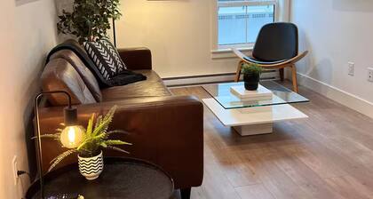 The Guesthouse - Private Furnished Guest Suite