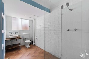 Shower - Kangaroo Sanctuary Studio (Sanctuary Point)