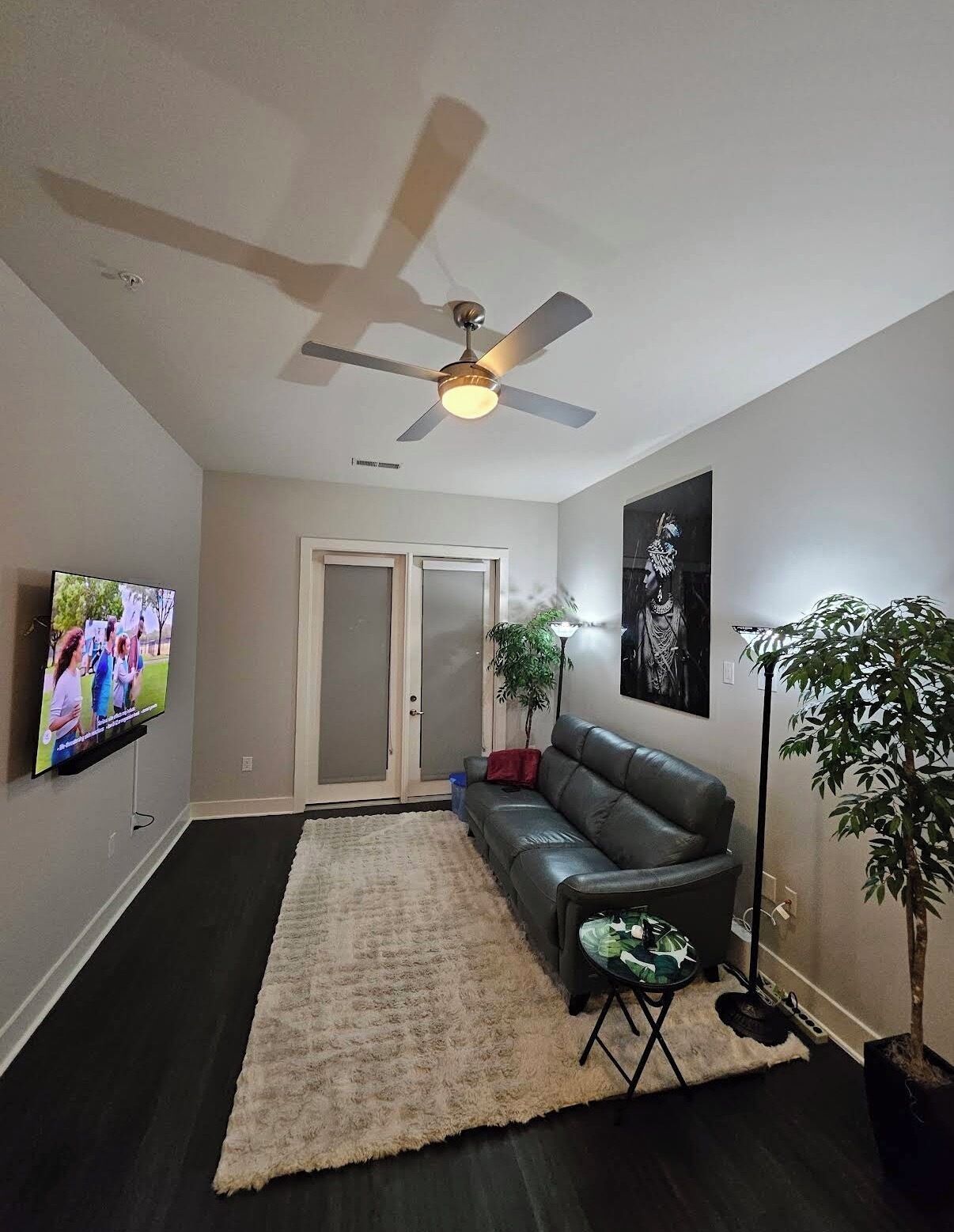 标准房, 阳台, 城市景观 | 起居区 | 电脑显示器