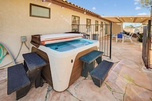 Terrace/patio - Hilltop Retreat | Games/Hot Tub/Golf/Basketball (Vista)