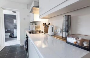Private kitchen - Luxury Liverpool Stay – 5 Min LFC, 10 Min City (Liverpool)