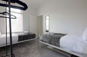 3 bedrooms, iron/ironing board, WiFi, bed sheets - Luxury Liverpool Stay – 5 Min LFC, 10 Min City (Liverpool)