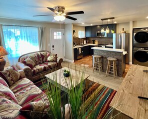 Smart TV, fireplace, books - The Whiskey Row Bungalows - Steps to Downtown! (Prescott)