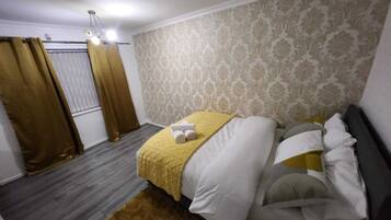 3 bedrooms, iron/ironing board, WiFi, bed sheets