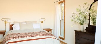 Artist’s Retreat on an Organic Flower Farm in Huson, 20min from Missoula