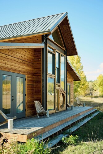 Artist’s Retreat on Flower Farm in Huson, 20min from Missoula, with Cedar Sauna