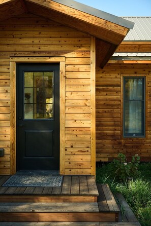 Exterior detail - Artist’s Retreat on Flower Farm in Huson, 20min from Missoula, with Cedar Sauna (Huson)