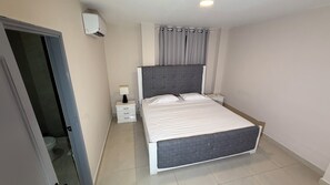 7 habitaciones, tabla de planchar con plancha, wifi y ropa de cama 
