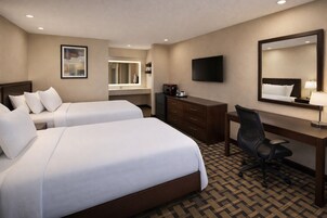 双人房 | 办公桌、笔记本电脑工作区、遮光窗帘、熨斗/熨衣板