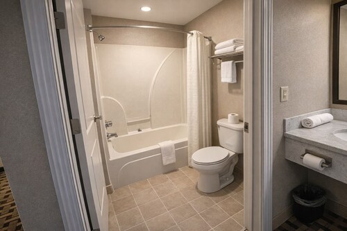 Springplace Inn & Suites